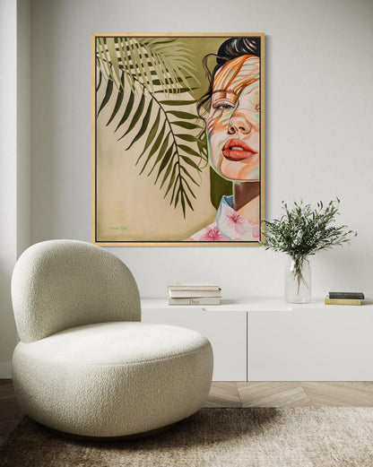 אישה על רקע ירוק