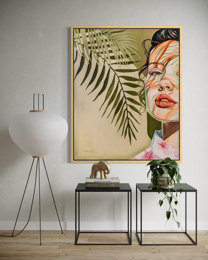 אישה על רקע ירוק